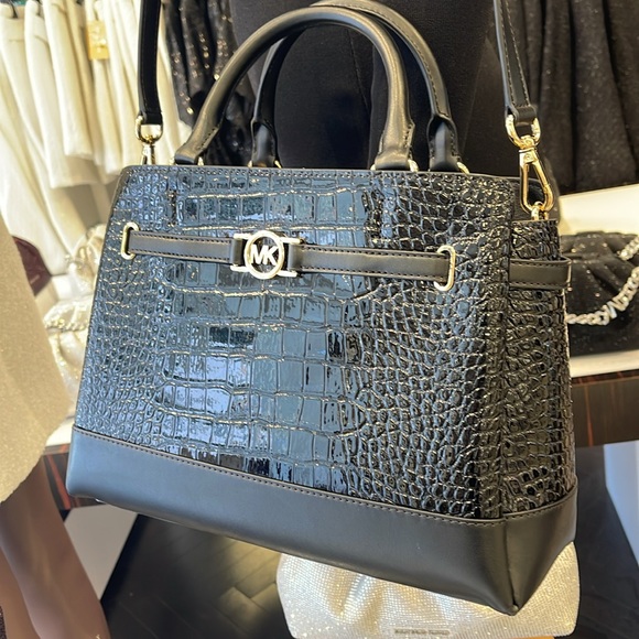 MICHAEL KORS
Reed Large Leather Belted Satchel Crossbody CZ
Black Crocodile NWT - Picture 13 of 16